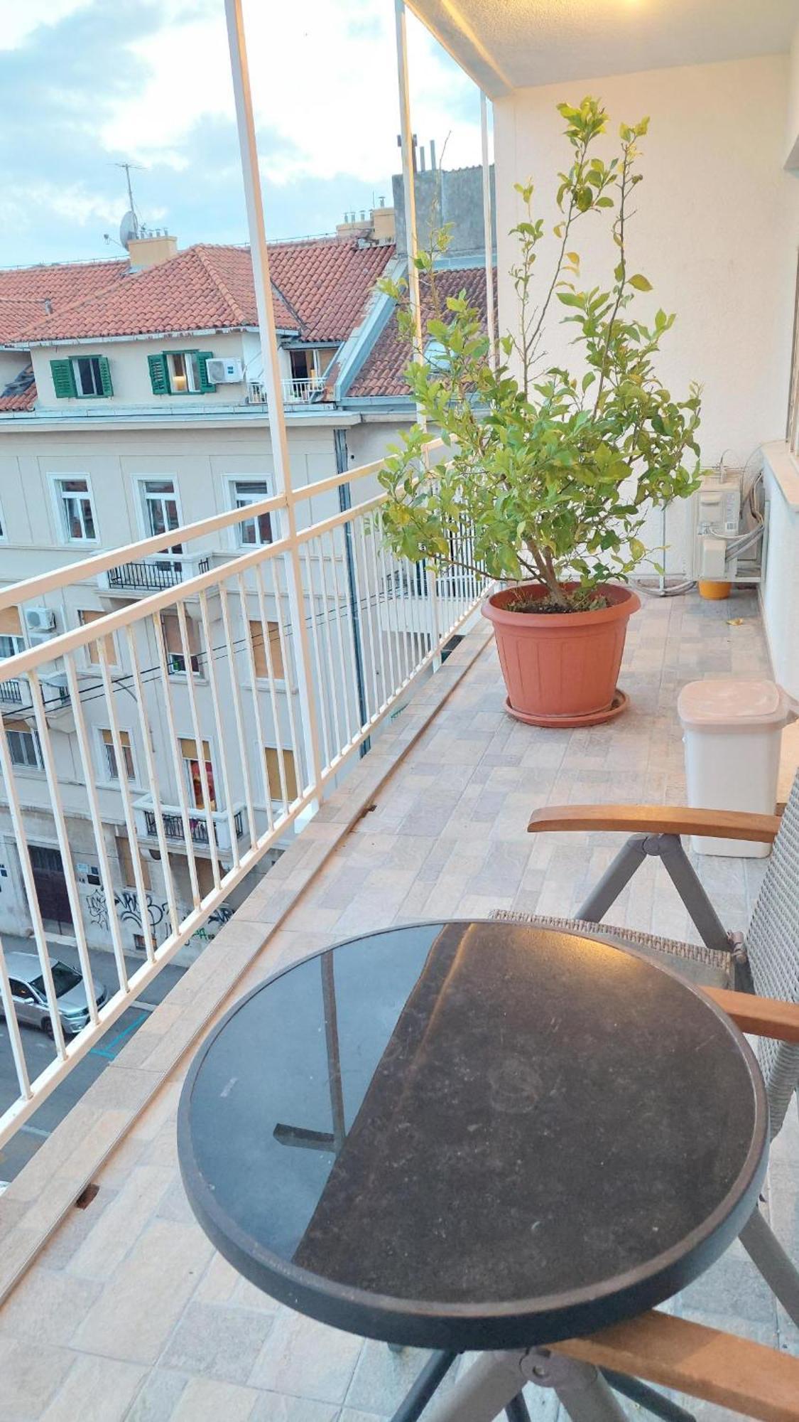 Room With Private Toilet And Terrace In City Center In Shared Apartment Split Exteriör bild