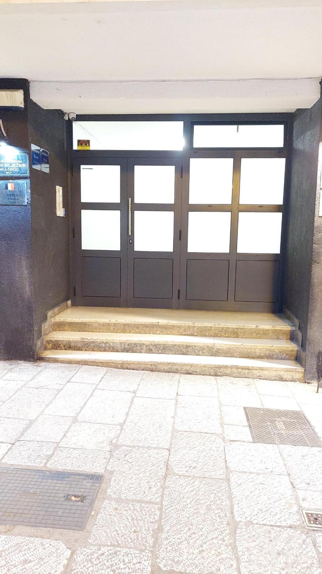 Room With Private Toilet And Terrace In City Center In Shared Apartment Split Exteriör bild
